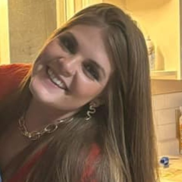 Meet your Posher, Caitlin - Picture 1 of 1